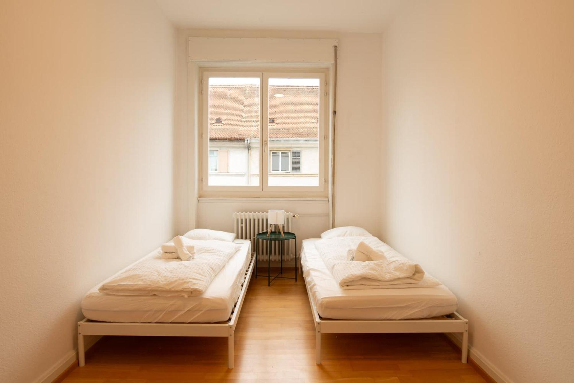 Spacious Flat With Game & Pool Table *