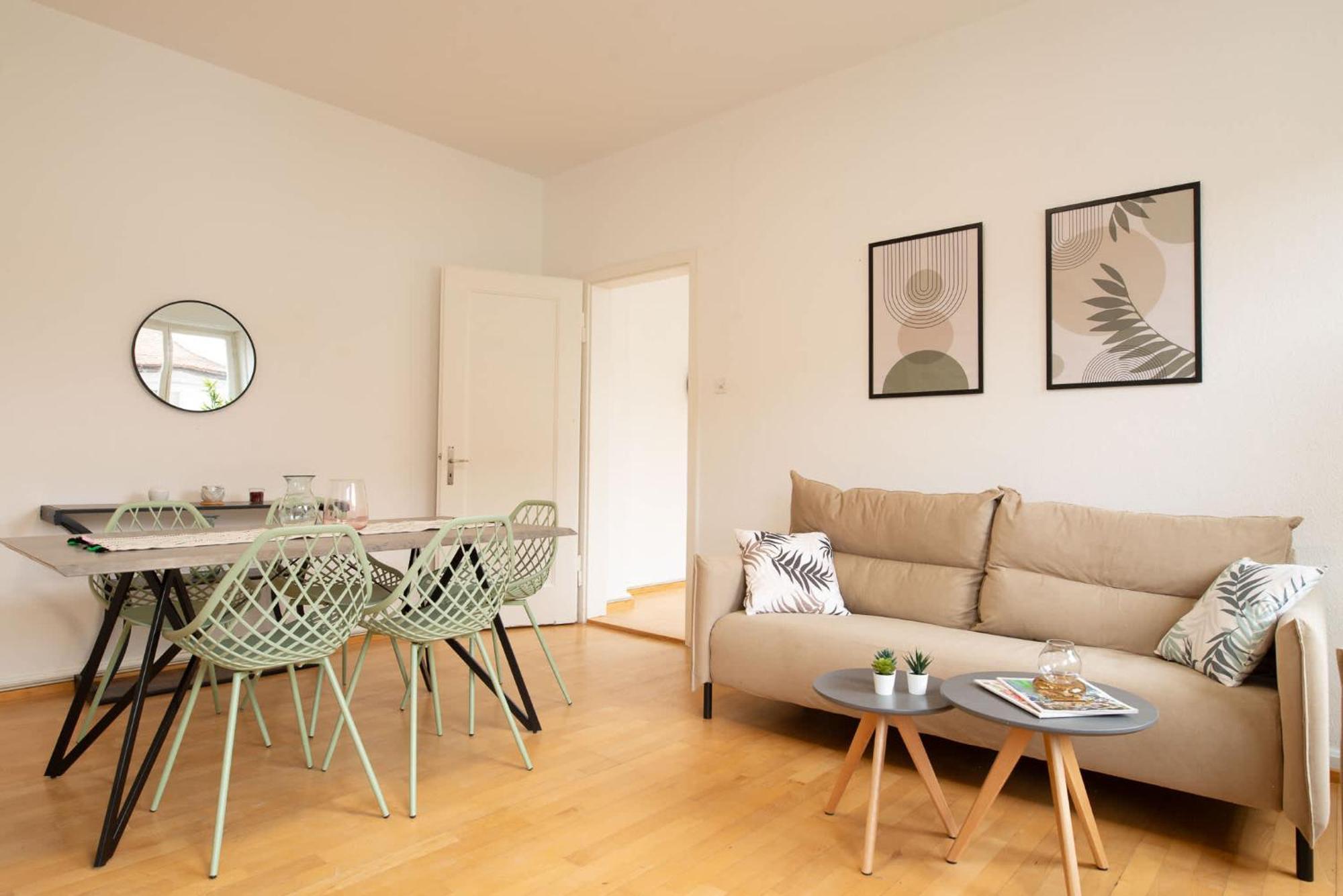 Spacious Flat With Game & Pool Table Apartment *