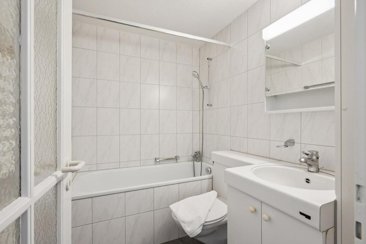 Modern - Walk Everywhere - Crown 47 Apartment