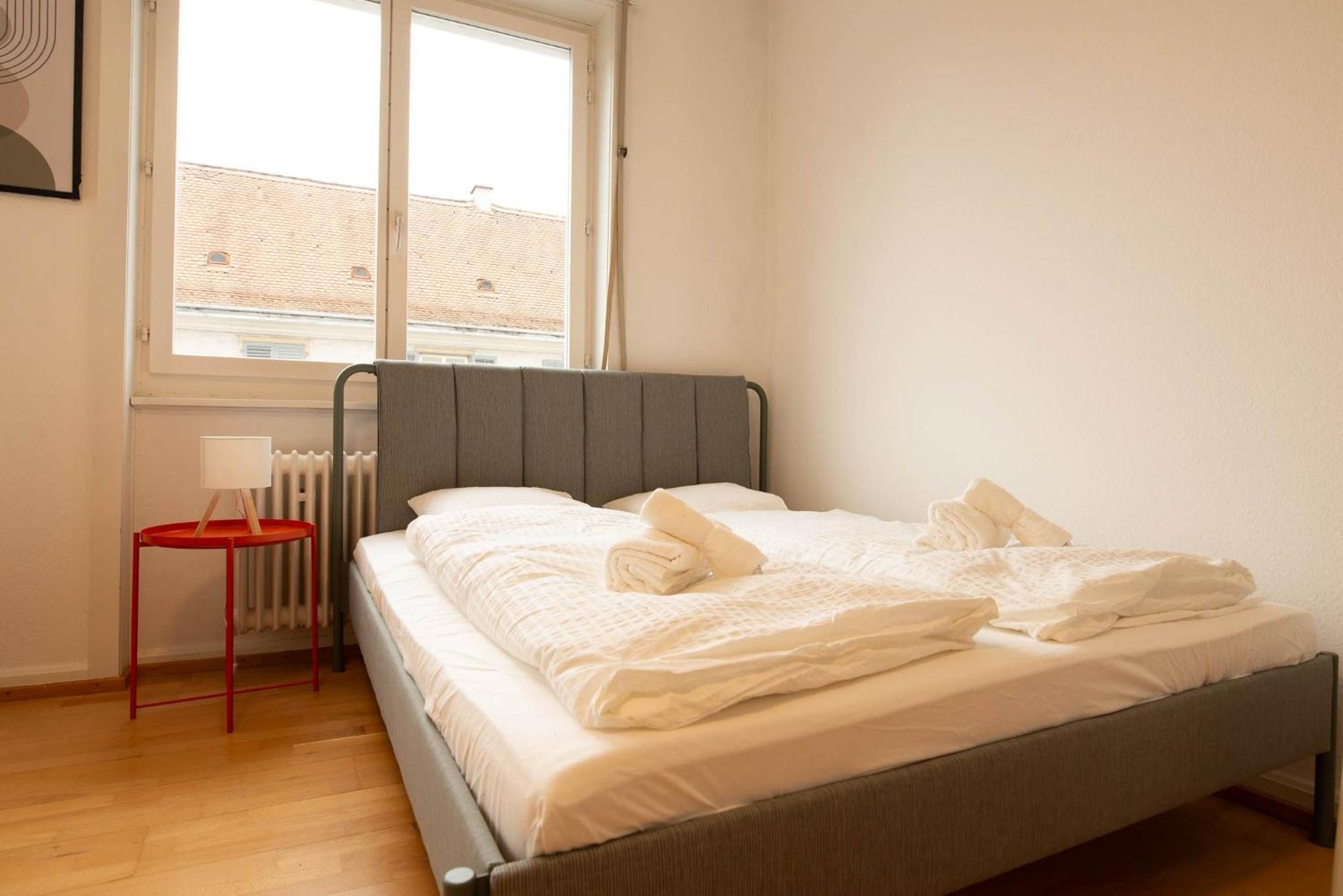 Spacious Flat With Game & Pool Table