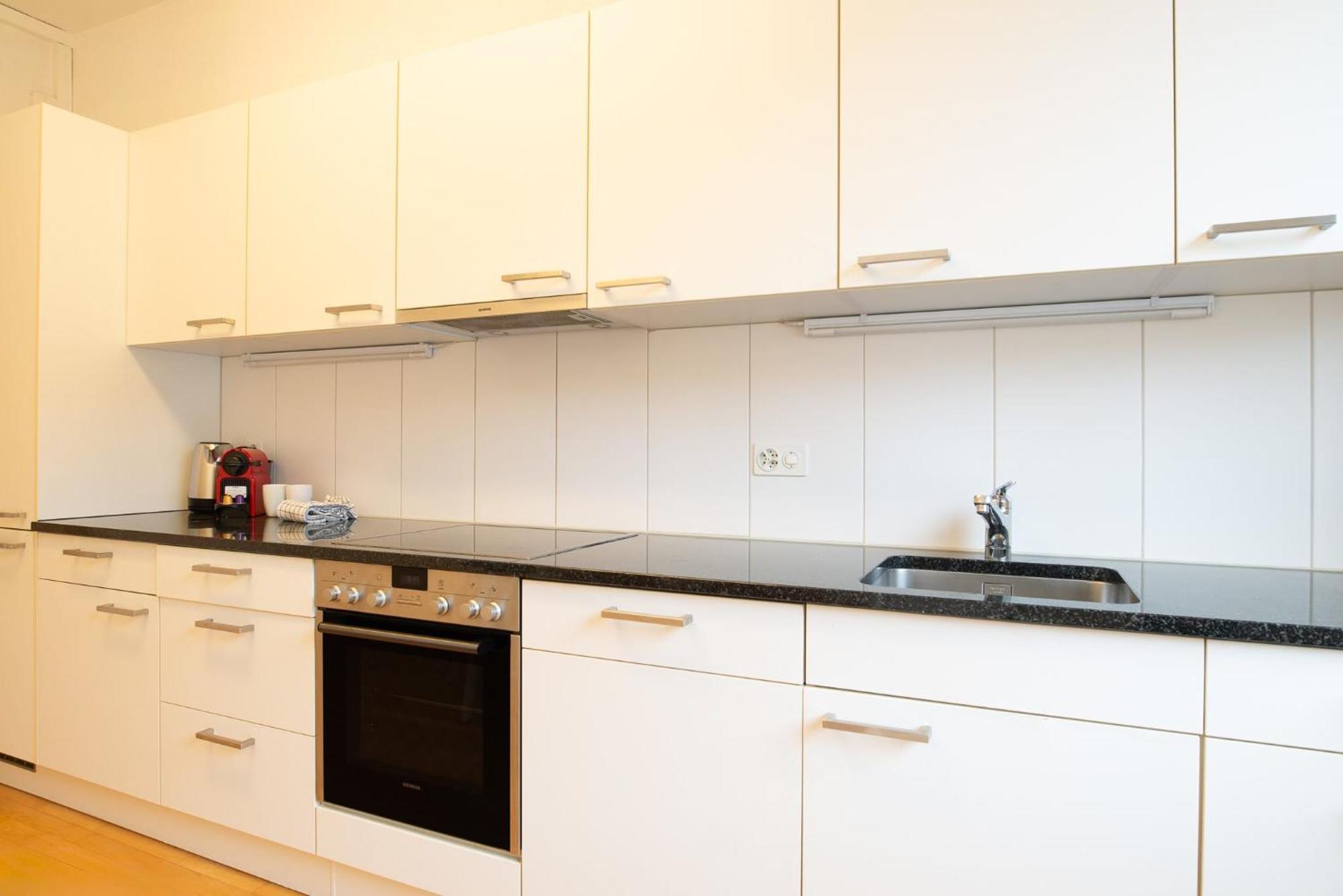 Spacious Flat With Game & Pool Table