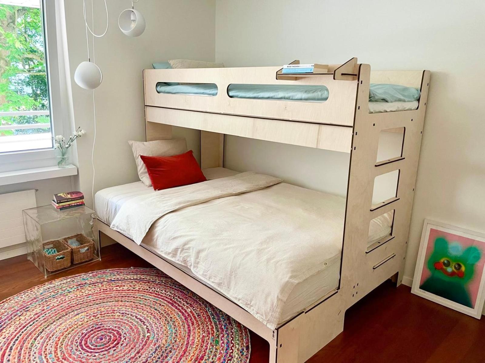 Luxury, Quiet Flat Overlooking Apartment *