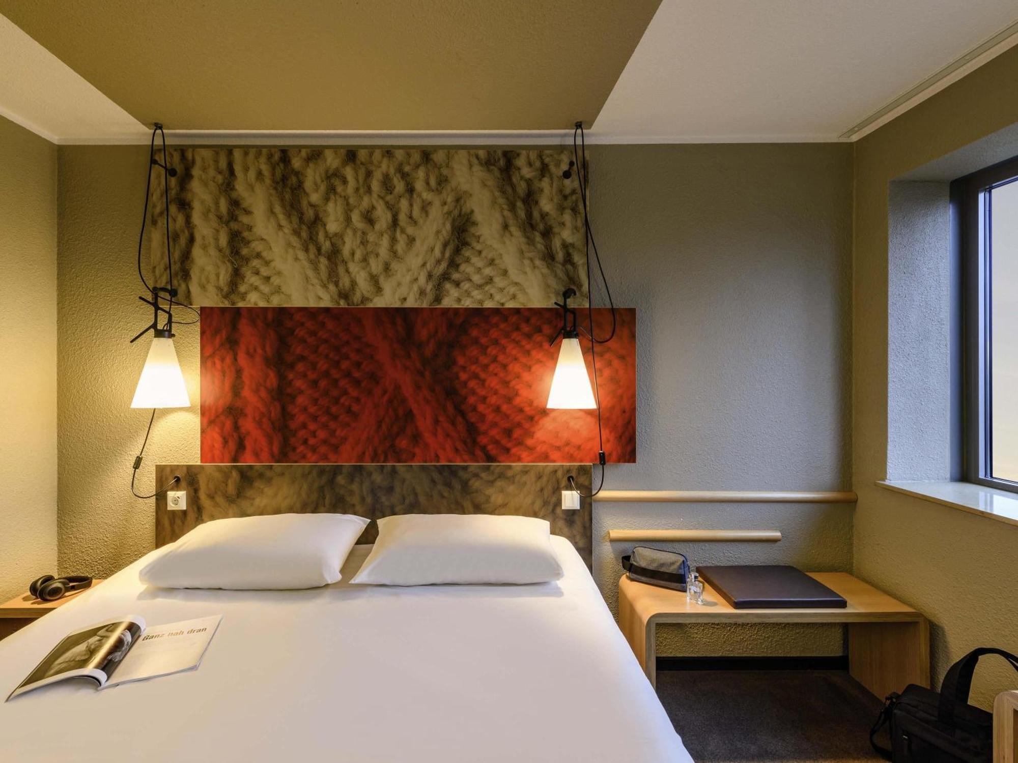 Ibis West Hotel 3*