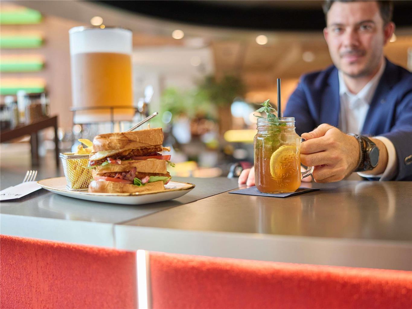 Hotel Ibis West 3*