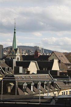 The Henry Self Check-in Zurich