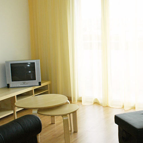 Swiss Star Tower - Self Check-in Apartment Zürich