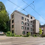 Zurich Flat: Central & Lake Convenience