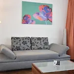 Stylish 1Br Near Lake And Opera - Flower 52