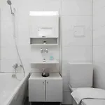 Urban Oasis With Queen Bed And View Be-22