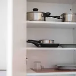 Urban Oasis With Queen Bed And View Be-12