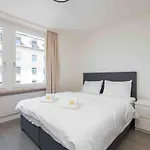 Urban Oasis With Queen Bed And View Be-33