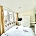 Urban Oasis With Queen Bed And View Be-18