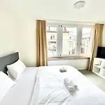 Urban Oasis With Queen Bed And View Be-18