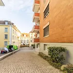 Ground Floor Apartment - Peaceful Living In The City Of Zuerich