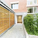Ground Floor Apartment - Peaceful Living In The City Of Zuerich