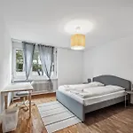 Apartment Chic Near Center