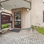 Chic Near Center Apartment *