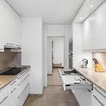 Apartment Chic Near Center