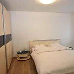 Centrally Located 2Br - Color 23