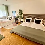 Alpine With Ac, Garden Terrace And Much Privacy *