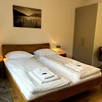 Apartment Cozy 2br Near - 8 Zurich