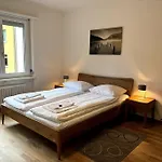 Apartment Cozy 2br Near - 8 *