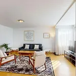 Executive 2Br Apt Near Lake And City Center - Dufour 4