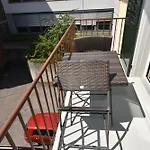 2Br Flat Near Lake And Central - Stardust 22