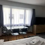 Bright And Quiet Studio In The City Center - Sky1