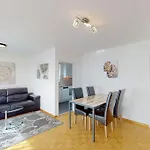 Very Nice 1Br Flat With Sunny Balcony - Sky4