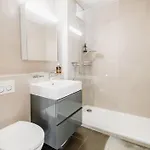Modern With Balcony In Center A Hoh - Self Checkin Apartment *