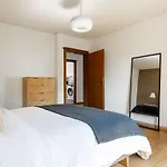 Saint - 90 Qm, 3 Schlafzimmer, Balkon & Kostenloser Parkplatz * Zurich