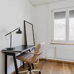 Apartment Saint - 90 Qm, 3 Schlafzimmer, Balkon & Kostenloser Parkplatz