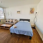 Modern With Balcony In Center A Hoh - Self Checkin