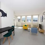 Basic & Cozy & Walkable