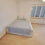 Apartment 5-bed Huge Flat In - Schurgi - Self Checkin *
