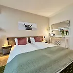 Alpine With Ac, Garden Terrace And Much Privacy Apartment