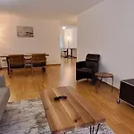 Executive 2 Bd Flat In City Center - Hoesch 1