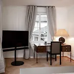 Mews House Hotel *