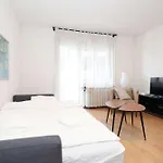 Airy Apartment Near Uetliberg Nature