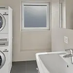 1Br Apartment With Balcony - West 13