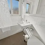 Cozy 1Br Near Lake With Balcony - Mill 422