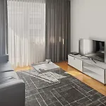 Cozy 1Br Near Lake With Balcony - Mill 422