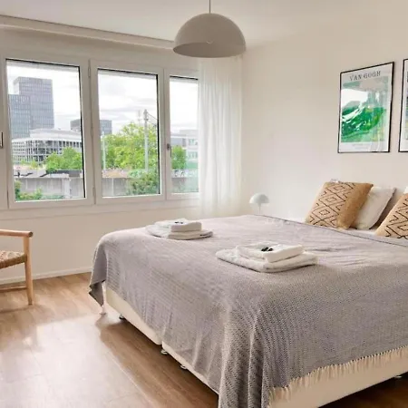 Exclusive Floor For 10 Guests -30- Zurich