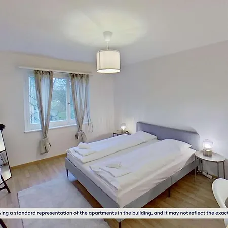 Basic In Seebach, Tram-connected Apartment
