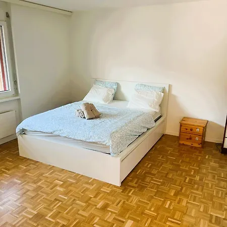 Apartment Huge Center With Balcony In Zurich, Kars - Self Checkin
