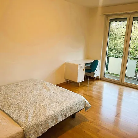 Charming Center Flat With Balcony Steps From Historic Schloss