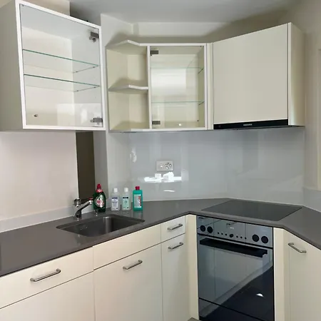 Beautiful And Bright Flat Right In Front Of Apartment