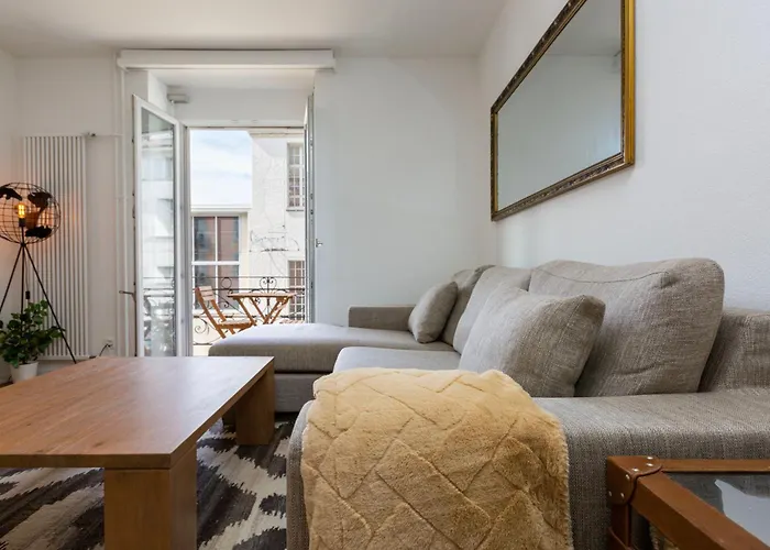 Kaya Zurich Apartment 2A - Downtown 2Br Apt With Balcony