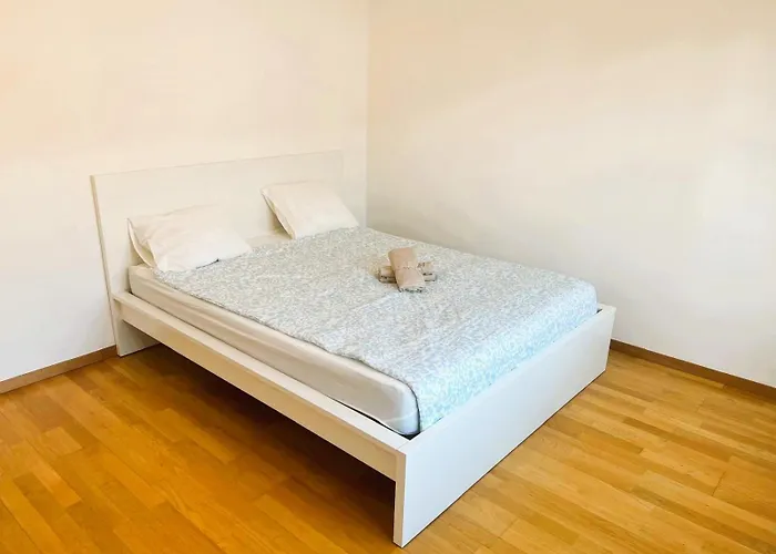 Large City Center Apartments With Balcony Alt - Self Checkin